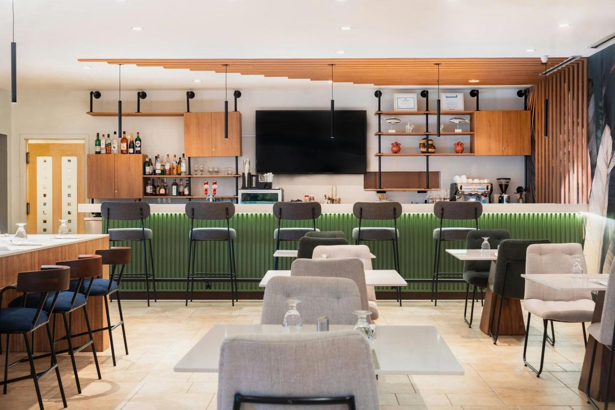 Courtyard By Marriott Bridgetown, Barbados 3*